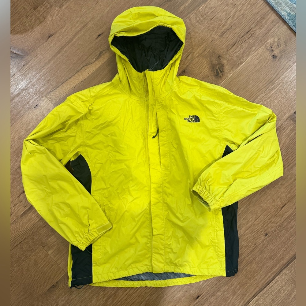THE NORTH FACE | Men's Neon Yellow HyVent Hooded Raincoat